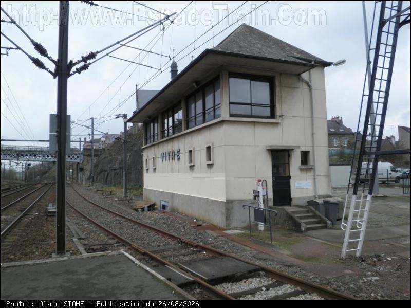 Photo du 26/08/2026 : Poste aiguillage sortie ouest gare de Vitré/Ille-et-Vilaine/Bretagne