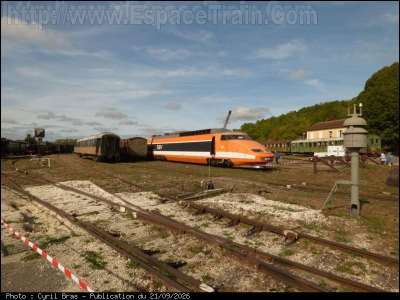 Photo du 21/09/2026 : La rame TGV-PSE n°16 en exposition statique sur les voies de l'AJECTA à Longueville lors des journées du patrimoine.
