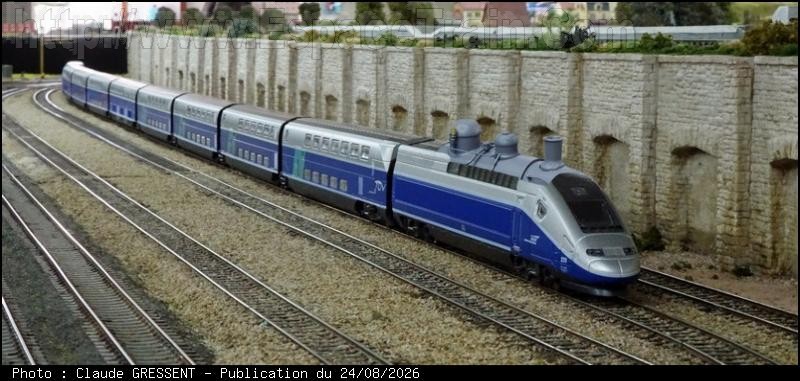 Photo du 24/08/2026 : Essai d'un prototype de TVGV (Train à Vapeur à Grande Vitesse) pour lignes non électrifiées.