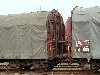 2 wagons attel&eacute;s, remarquez les syst&egrave;mes d'attache des baches et les boggies !